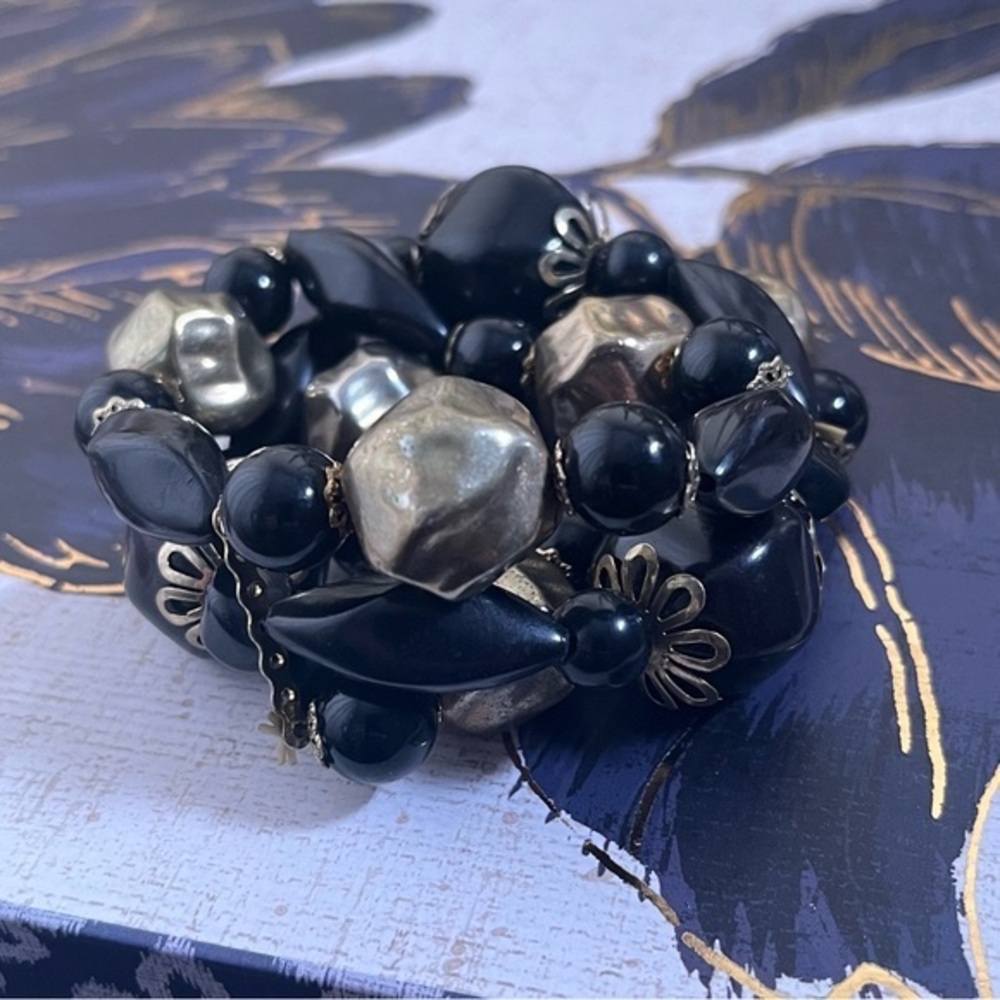 Vintage 80s Chunky Wide Black and Gold Beaded Stretch Bracelet B1